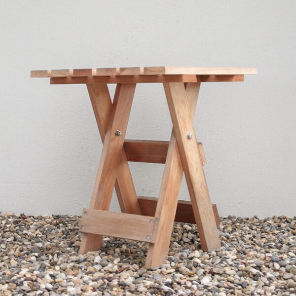 Kleiner quadratischer Beistelltisch Holz – Bild 2