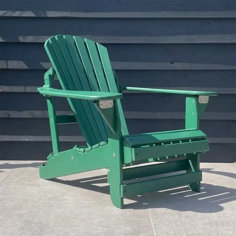 Verstelbare Adirondack stoel gemaakt van kunststof in de kleur bosgroen. Verstelbaar in 2 posities.