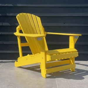 Verstelbare Adirondack stoel gemaakt van kunststof in de kleur geel. Verstelbaar in 2 posities.