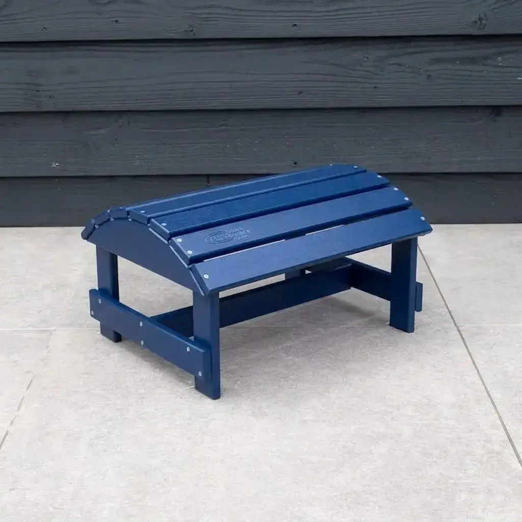 Kunststof Adirondack voetenbank in de kleur Marine Blauw.