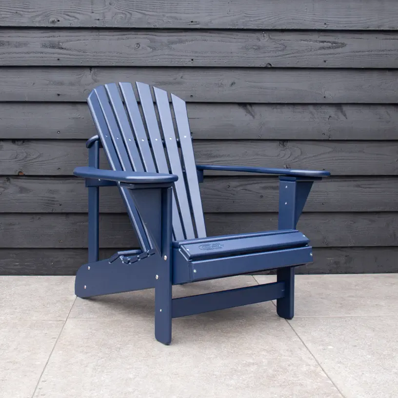 Authentieke Marineblauwe Adirondack stoel in duurzaam kunststof.