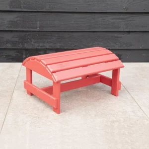 Adirondack voetenbankje gemaakt van duurzaam kunststof in de kleur Pastel rood.