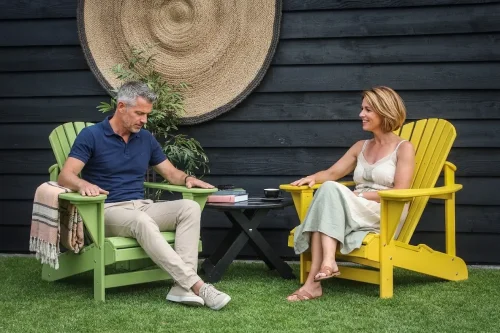Bezoek de showtuin van Canada Comfy Chair en ervaar zelf het comfort en design van onze Adirondack stoelen.